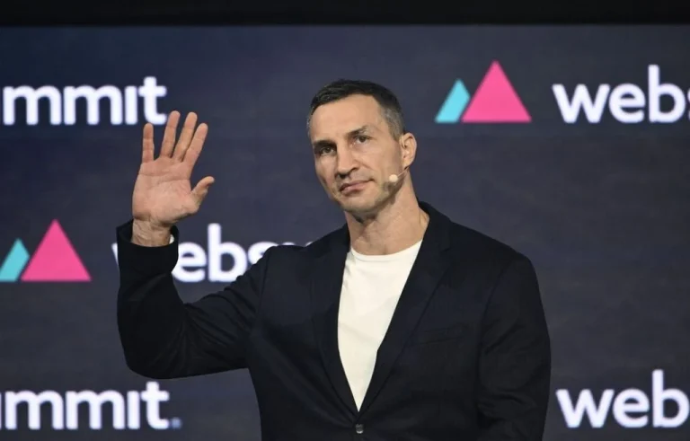 Пожежа на яхті та ранній шлюб: маловідомі історії з життя Володимира Кличка