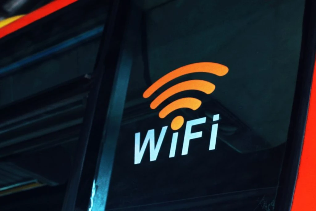 Wi-Fi може гальмувати навіть із дорогим роутером: безкоштовний застосунок покаже, хто забиває канал